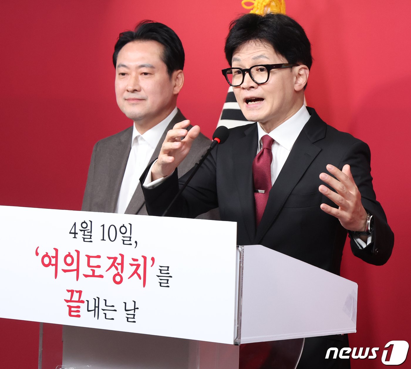 본문 이미지 - 한동훈 국민의힘 총괄선대위원장이 27일 서울 여의도 중앙당사에서 열린 기자회견에서 "국회의 세종시 완전 이전을 약속한다＂고 밝히고 있다. 2024.3.27/뉴스1 ⓒ News1 송원영 기자