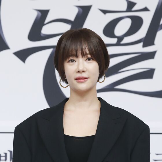 [단독] 황정음, 회삿돈 43억 횡령혐의 "코인 투자"…방송 하차? "확인 중"(종합)