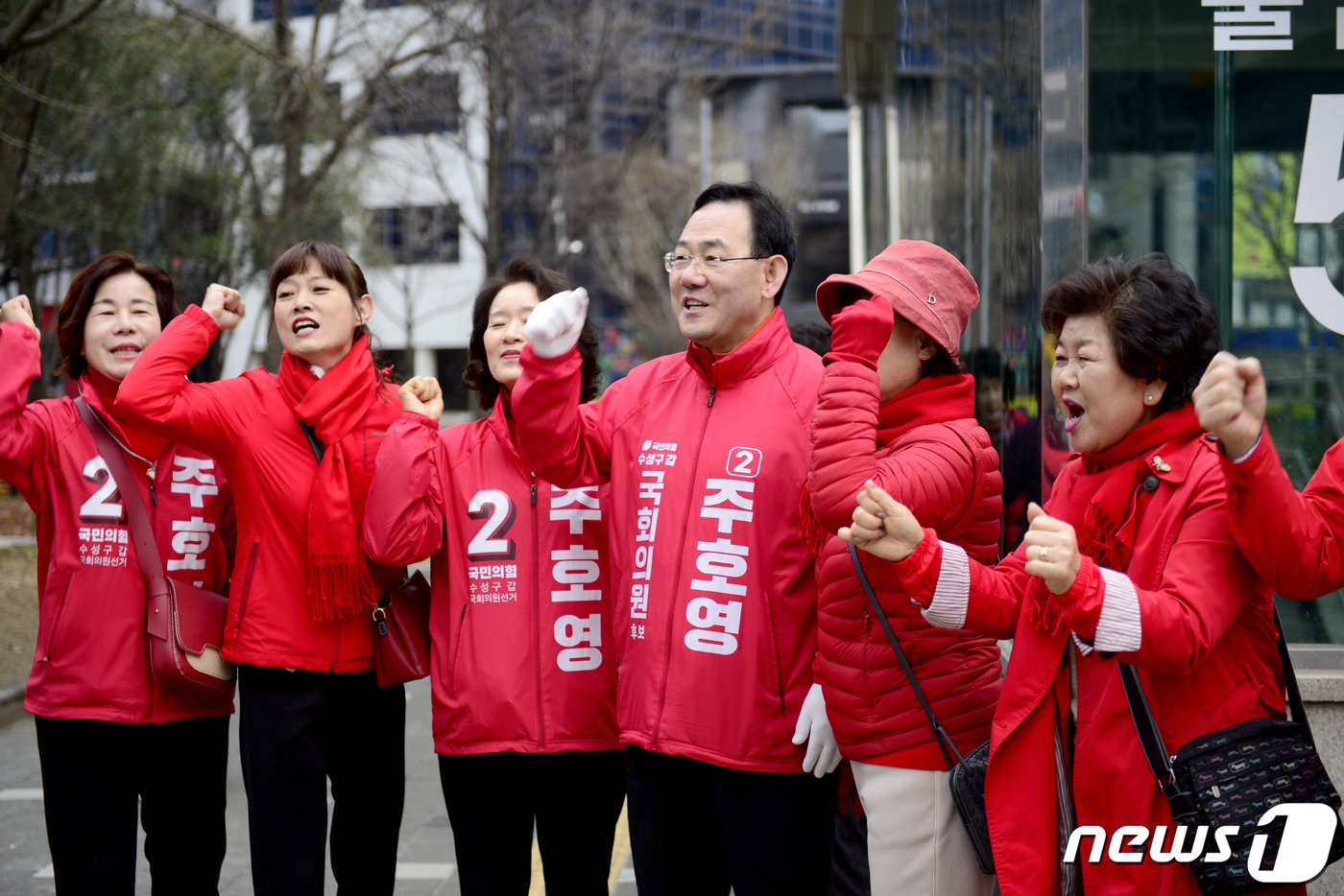 주호영 국민의힘 대구 수성구갑 지역구 후보가 28일 범어네거리에서 출정식을 갖고 있다. 2024.3.28/뉴스1 ⓒ News1 이성덕 기자