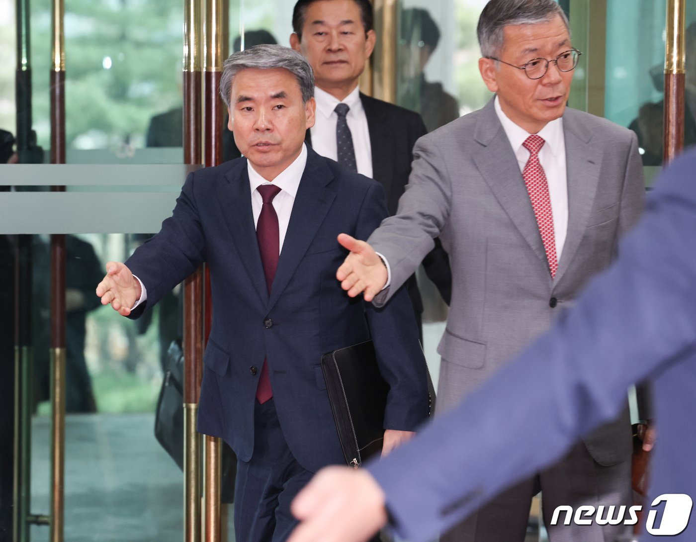 본문 이미지 - 이종섭 주호주 대사가 28일 서울 종로구 외교부 청사에서 열린 방산협력 관계부처-주요 공관장 합동회의에 참석하고 있다. 2024.3.28/뉴스1 ⓒ News1 허경 기자
