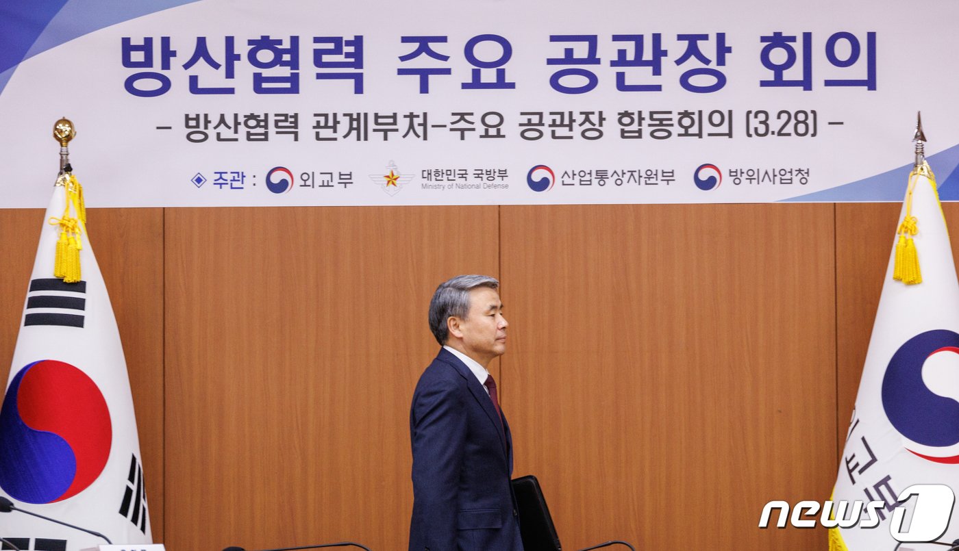 본문 이미지 - 이종섭 주호주 대사가 28일 서울 종로구 외교부 청사에서 열린 방산협력 관계부처-주요 공관장 합동회의에 참석하고 있다. (공동취재) 2024.3.28/뉴스1 ⓒ News1 허경 기자