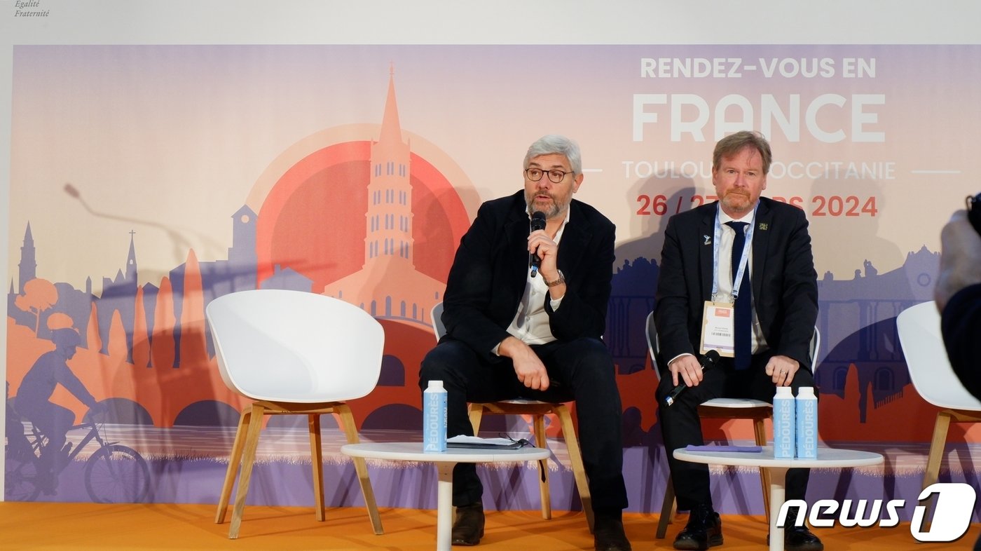 본문 이미지 - 크리스토프 드클루 파리지역 관광청장(왼쪽) ⓒ News1 윤슬빈 기자