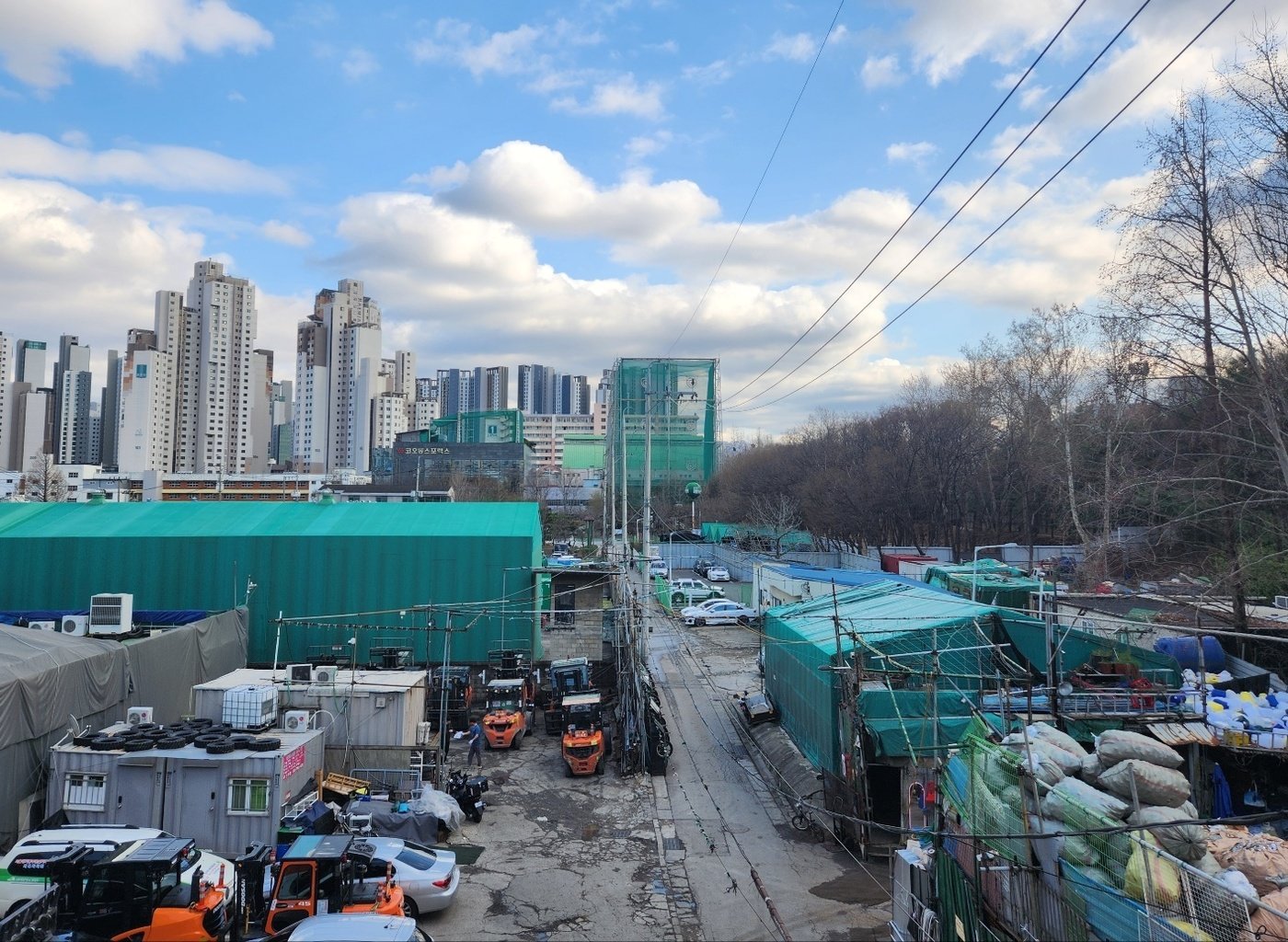 본문 이미지 - 서초구 롯데칠성음료부지 주변으로 고층 건물이 드러선 모습. 2024. 3.27 /뉴스1