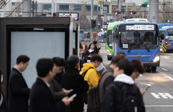 버스 승객 흉기로 위협한 60대 "심신미약"…검, 징역 2년 구형