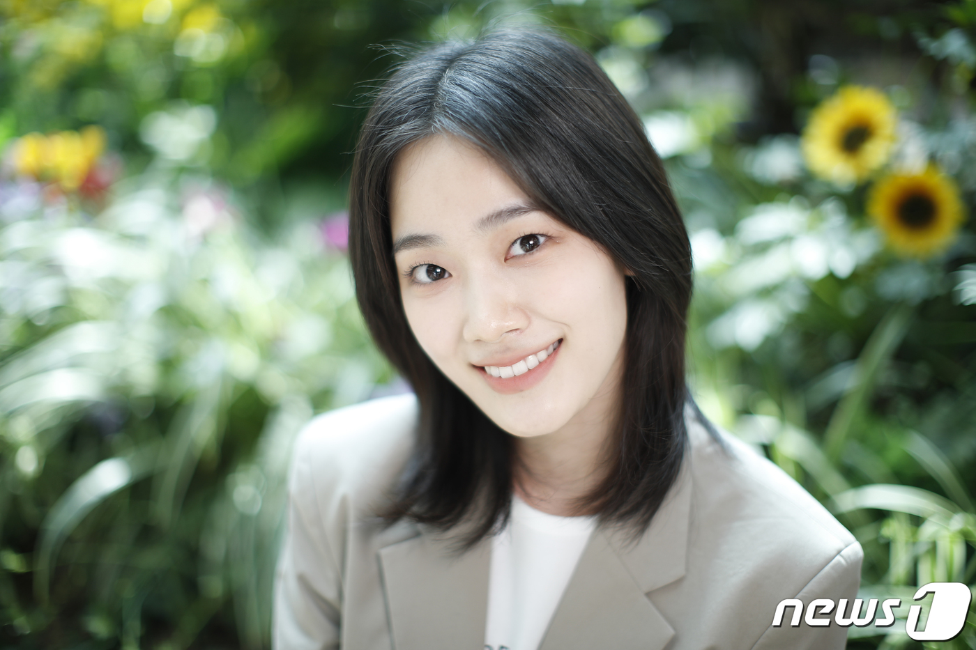 (서울=뉴스1) 권현진 기자 = 배우 황현정이 서울 종로구 뉴스1에서 열린 인터뷰에 앞서 포즈를 취하고 있다.황현정은 이달 21일 종영을 앞둔 티빙 오리지널 시리즈 '피라미드 게임 …