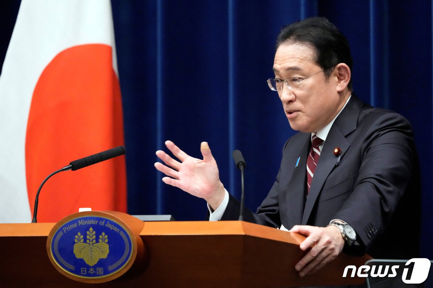 본문 이미지 - 28일 일본 도쿄에서 기시다 후미오 총리가 2024 예산안 성립 후 기자회견에서 언론의 질문에 답하고 있다. 2024.03.28/ ⓒ 로이터=뉴스1 ⓒ News1 권진영 기자