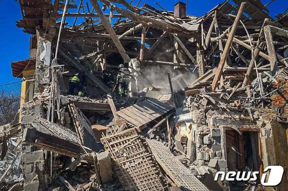 [사진] 러 미사일 포격 받아 쑥대밭 된 미콜라이우 건물