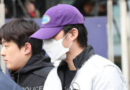 '마약 투약 혐의' 오재원, 말 없이 검찰 송치