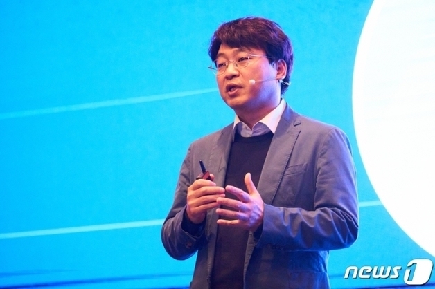 [단독]AXZ 신임 대표에 이건수 업스테이지 AI검색부문장 내정