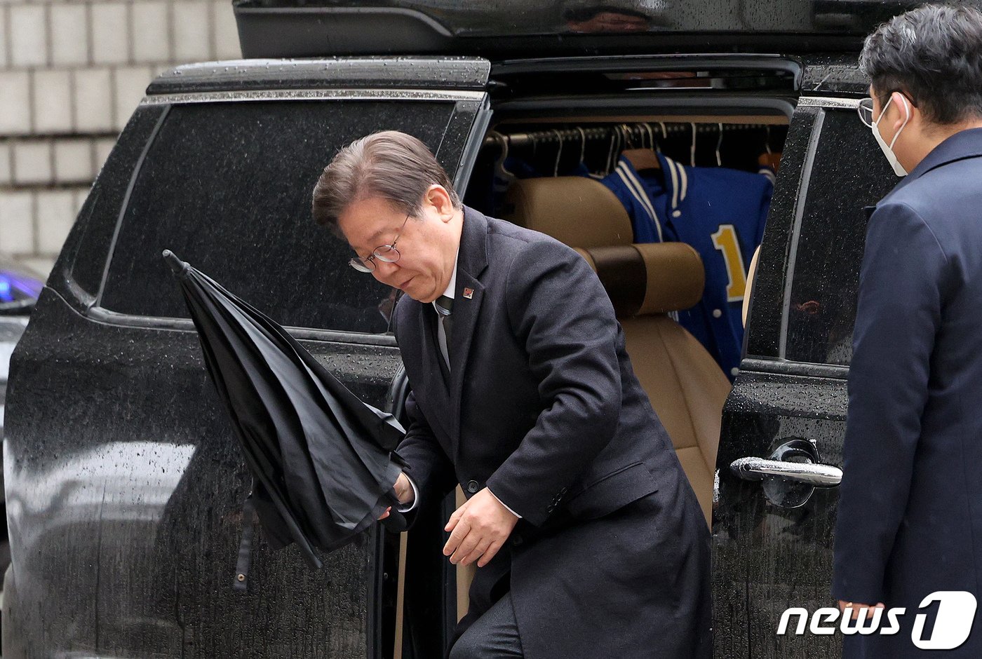 이재명 더불어민주당 대표가 29일 오전 서울 서초구 서울중앙지법에서 열린 &#39;대장동 배임·성남FC 뇌물&#39; 관련 특정범죄가중처벌등에관한법률위반&#40;뇌물&#41;등 1심 속행 공판에 출석하고 있다. 2024.3.29/뉴스1 ⓒ News1 장수영 기자