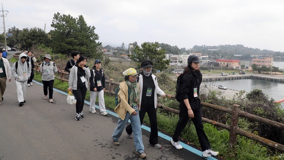 제주올레,연 6630억 소비 유발…지역경제 생산 효과 1조2240억