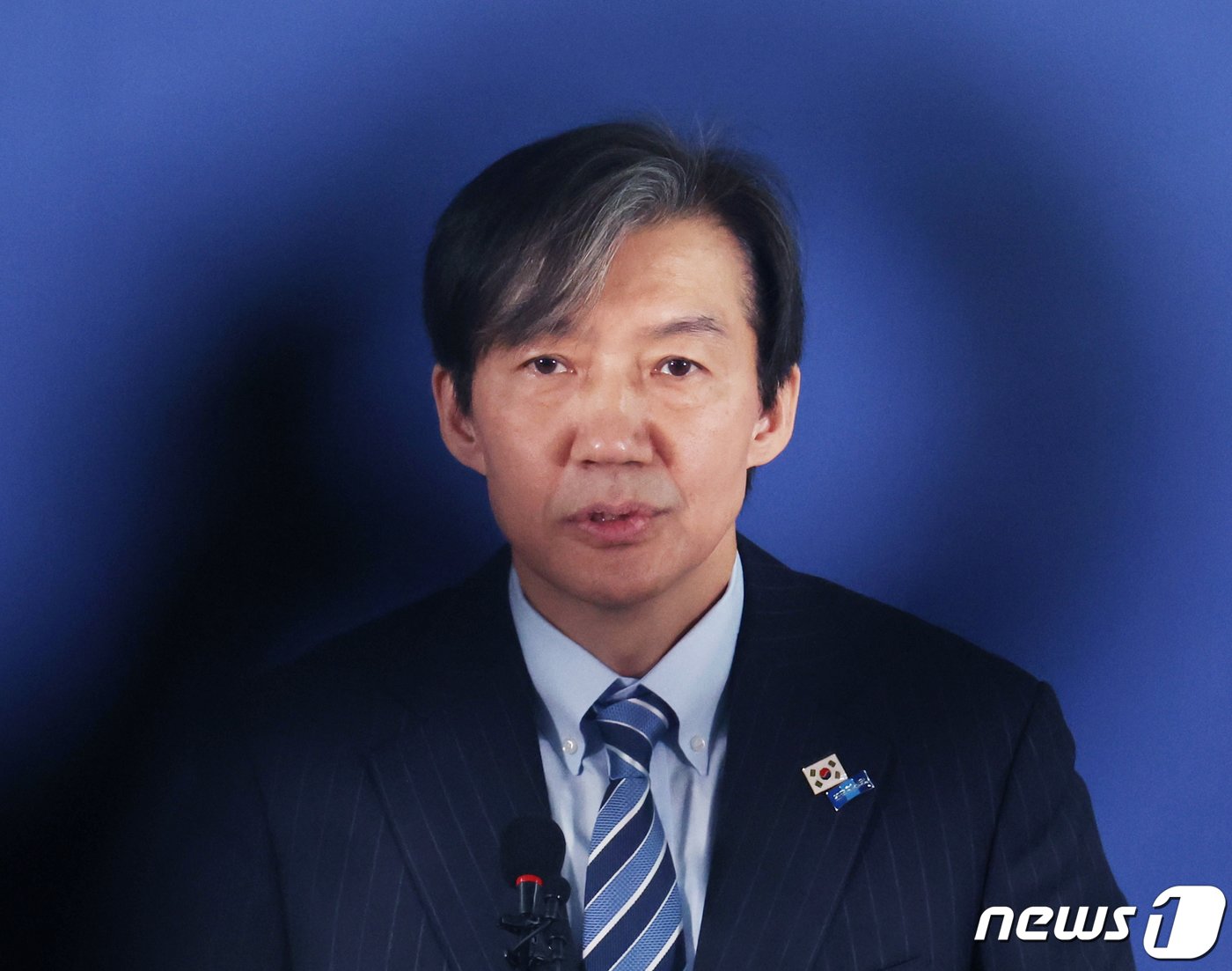 본문 이미지 - 조국 조국혁신당 대표가 29일 서울 여의도 중앙당사에서 열린 '파란불꽃펀드 참여자 감사의 만남' 행사에서 취재진의 질문을 받고 있다. 2024.3.29/뉴스1 ⓒ News1 송원영 기자