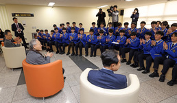 유인촌 장관, 통영 동원中 학생들과 간담회