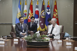 美 상하원의원단 만난 신원식 국방장관