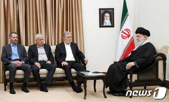 [포토] 이슬람 지하드 운동 사무총장 만난 이란 최고지도자