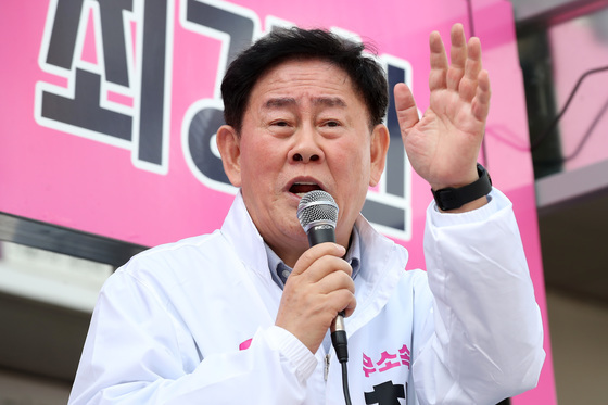 '친박 핵심' 최경환, 경북지사 도전…"예비후보 등록 전 출마선언"