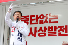 유권자들에 지지 호소하는 김대식 후보