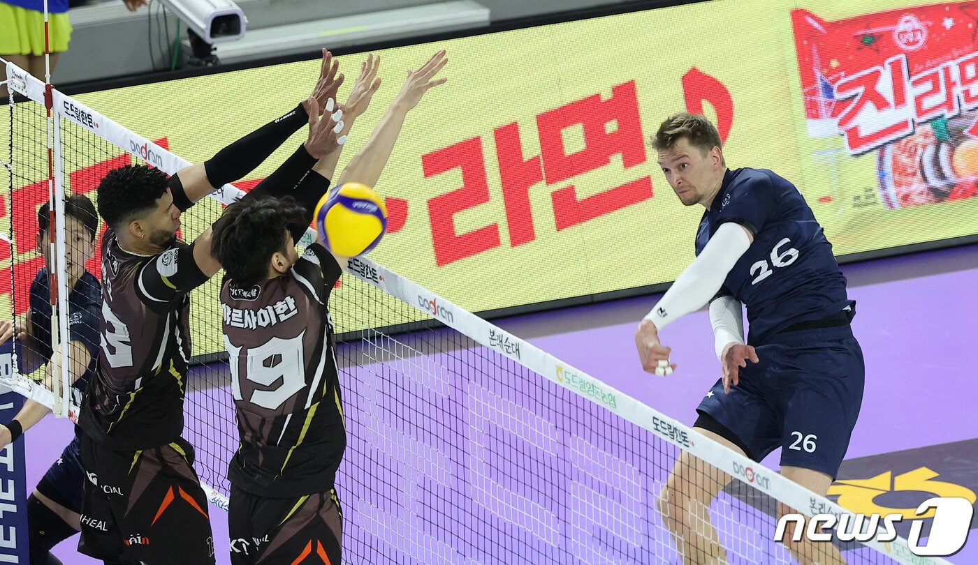 본문 이미지 - 지난 시즌 챔피언결정전을 앞두고 영입됐던 대한항공 막심 지갈로프. /뉴스1 DB ⓒ News1 김성진 기자