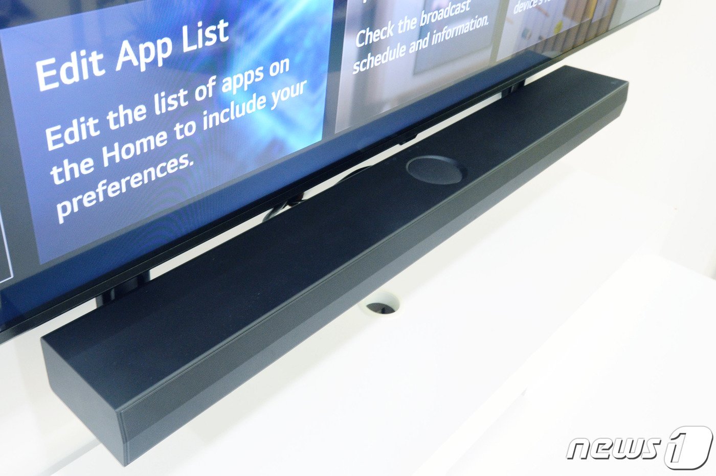 본문 이미지 -  LG전자 2024년형 LG 사운드바(S70TR). (LG전자 제공)