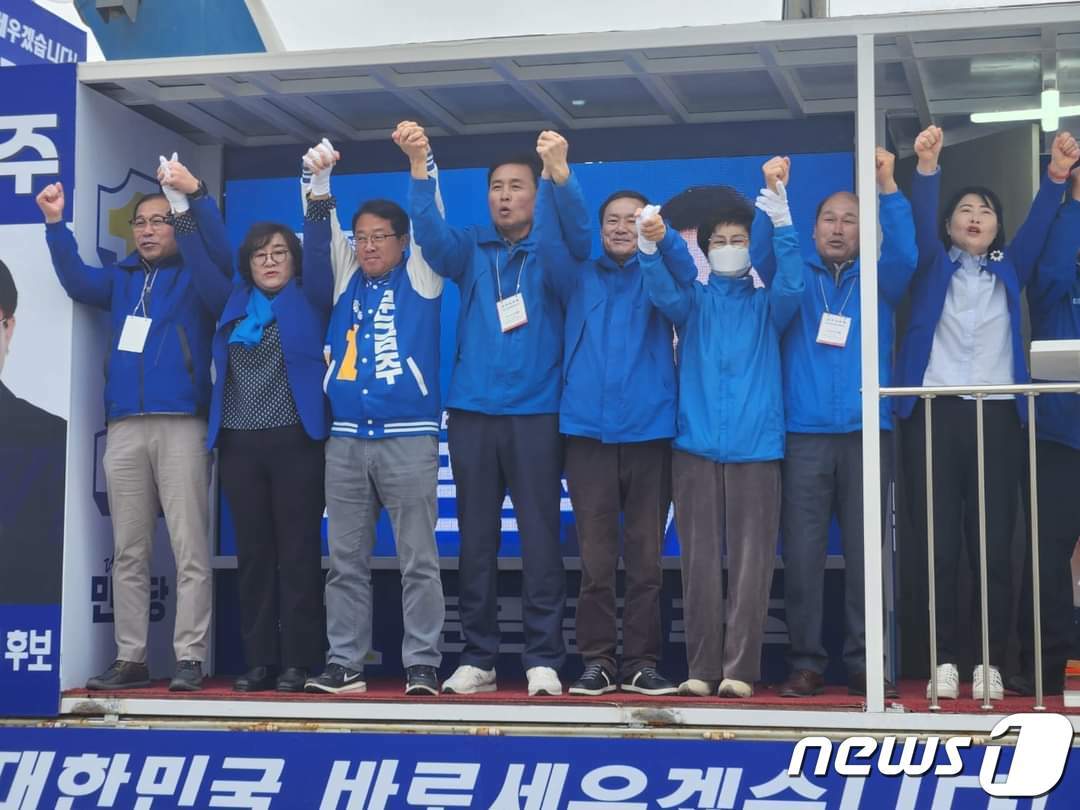 고흥·보성·장흥·강진 선거구에 출마한 문금주 더불어민주당 유세 모습.&#40;문금주 후보 페이스북 갈무리&#41; 2024.3.30/뉴스1