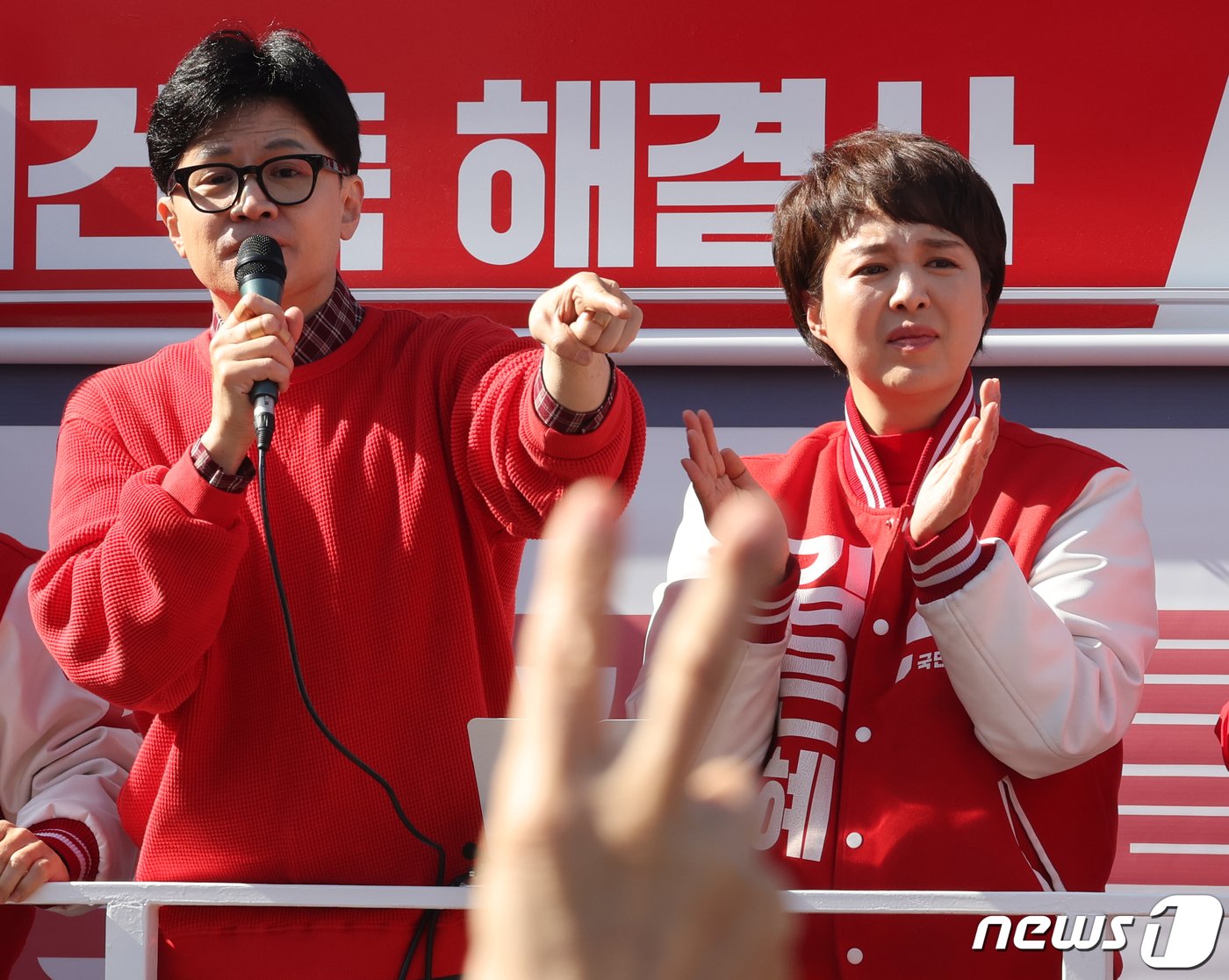 한동훈 국민의힘 총괄선거대책위원장이 31일 경기 성남시 분당구 오리역광장에서 지원 유세를 하고 있다. 2024.3.31/뉴스1 ⓒ News1 송원영 기자