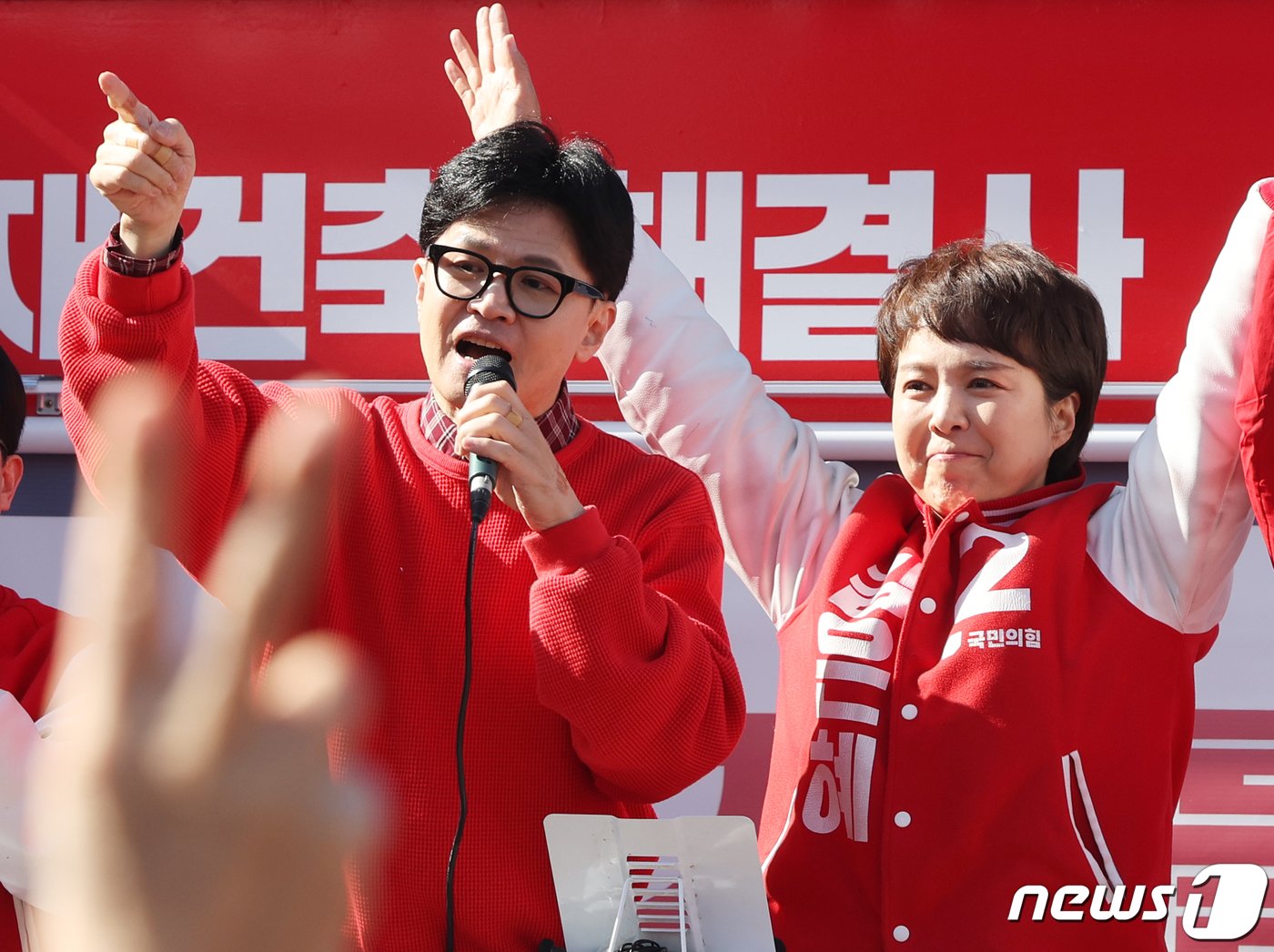 한동훈 국민의힘 총괄선거대책위원장이 31일 경기 성남시 분당구 오리역광장에서 지원 유세를 하고 있다. 2024.3.31/뉴스1 ⓒ News1 송원영 기자