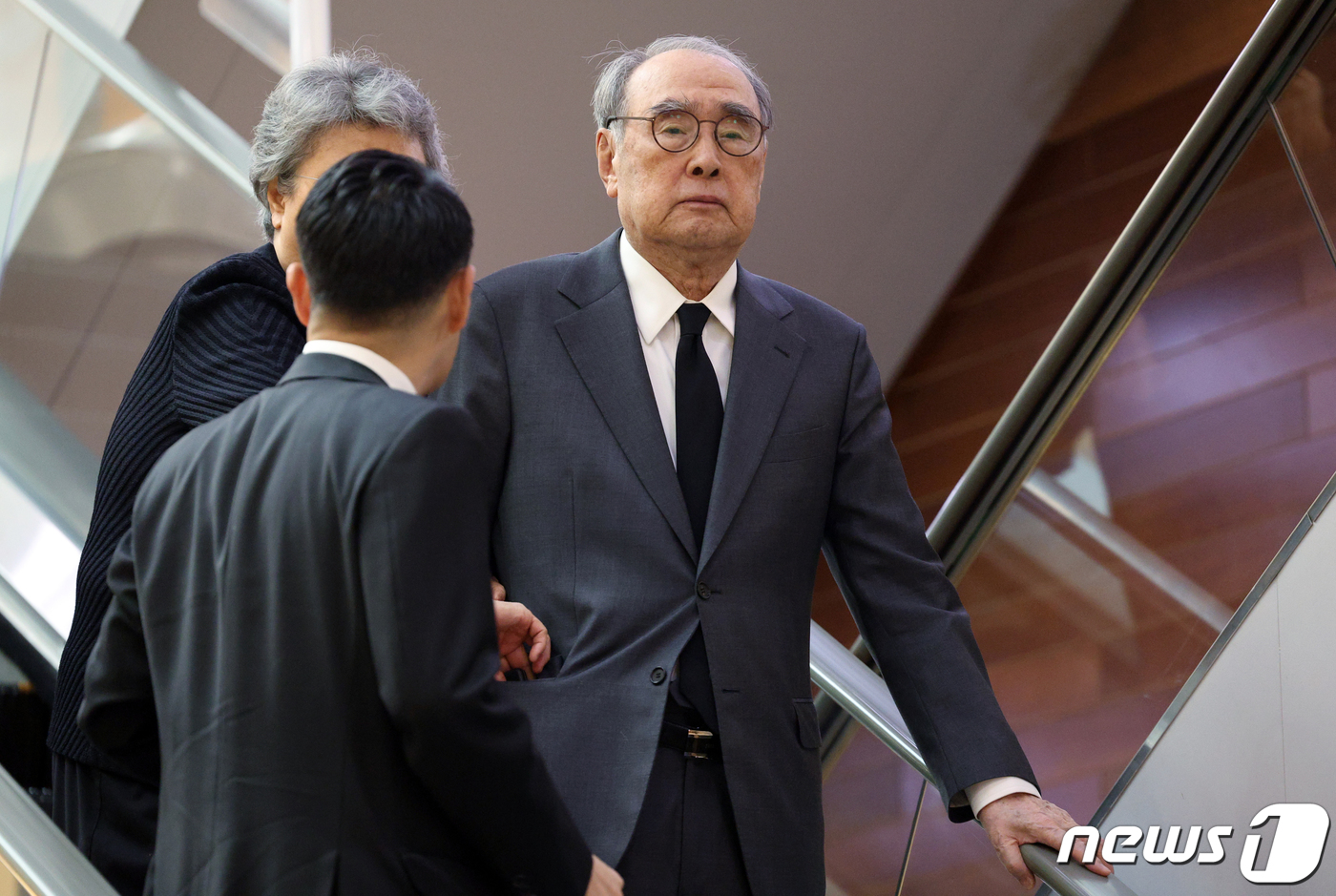 조석래 명예회장 빈소 찾은 이홍구 전 총리 - 뉴스1