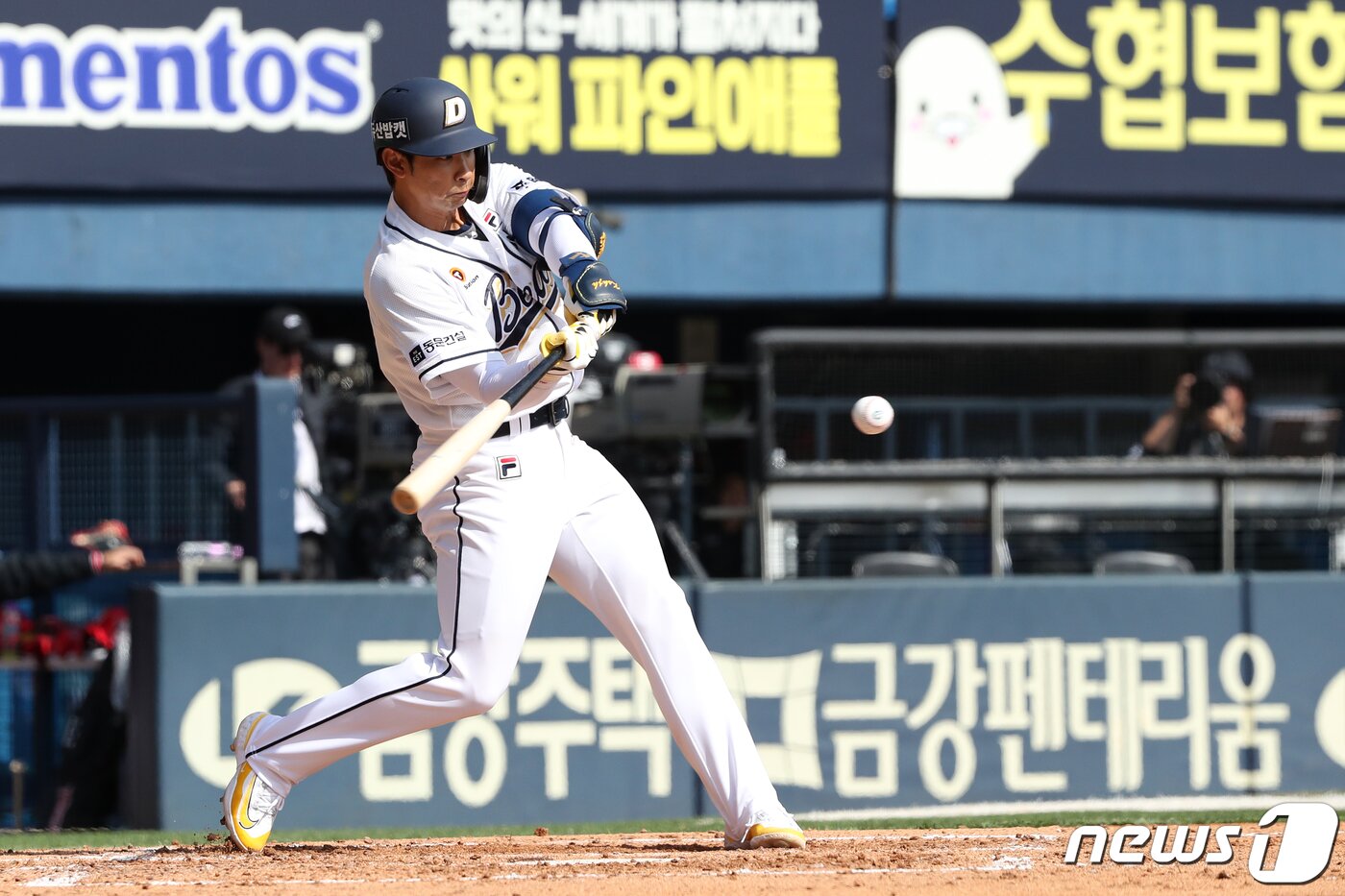 본문 이미지 - 두산 베어스 강승호가 13일 열린 KBO리그 잠실 LG 트윈스전에서 3타수 3안타 1볼넷 2타점 1득점 1도루로 활약하며 팀 승리를 이끌었다. 뉴스1 DB ⓒ News1 이승배 기자