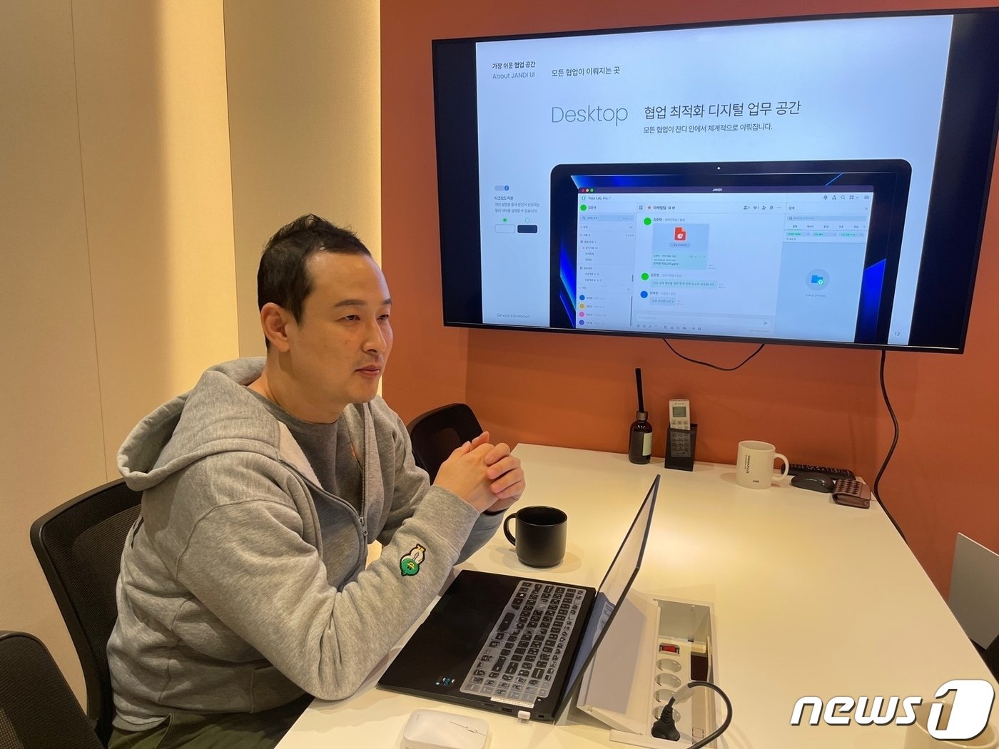 본문 이미지 - 26일 서울 강남구 스파크플러스 코엑스점에서 인터뷰를 하고 있는 김대현 토스랩 대표(토스랩 제공)