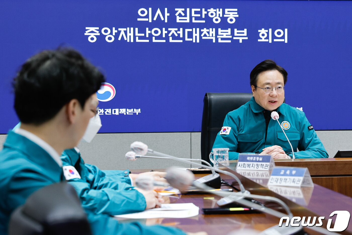 본문 이미지 - 조규홍 중앙재난안전대책본부 1차장&#40;보건복지부 장관&#41;이 4일 오전 종로구 정부서울청사에서 열린 의사 집단행동 중대본 회의에 참석해 모두 발언하고 있다. 2024.3.4/뉴스1 ⓒ News1 안은나 기자