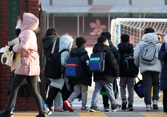 "더 못 버티겠어요"…젊은 교사들, 지방 교단 이탈 급증