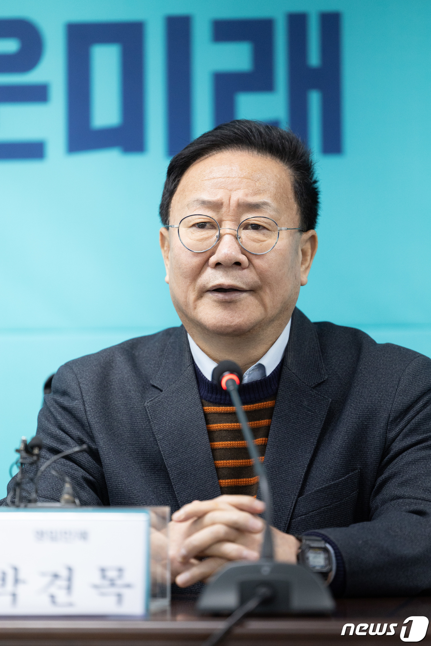 (서울=뉴스1) 이재명 기자 = 새로운미래 영입 인사로 선정된 박견목 전 국군기무사령부 준장이 4일 오전 서울 여의도 새로운미래 당사에서 열린 제9차 인재 영입 발표식에서 소감을 …