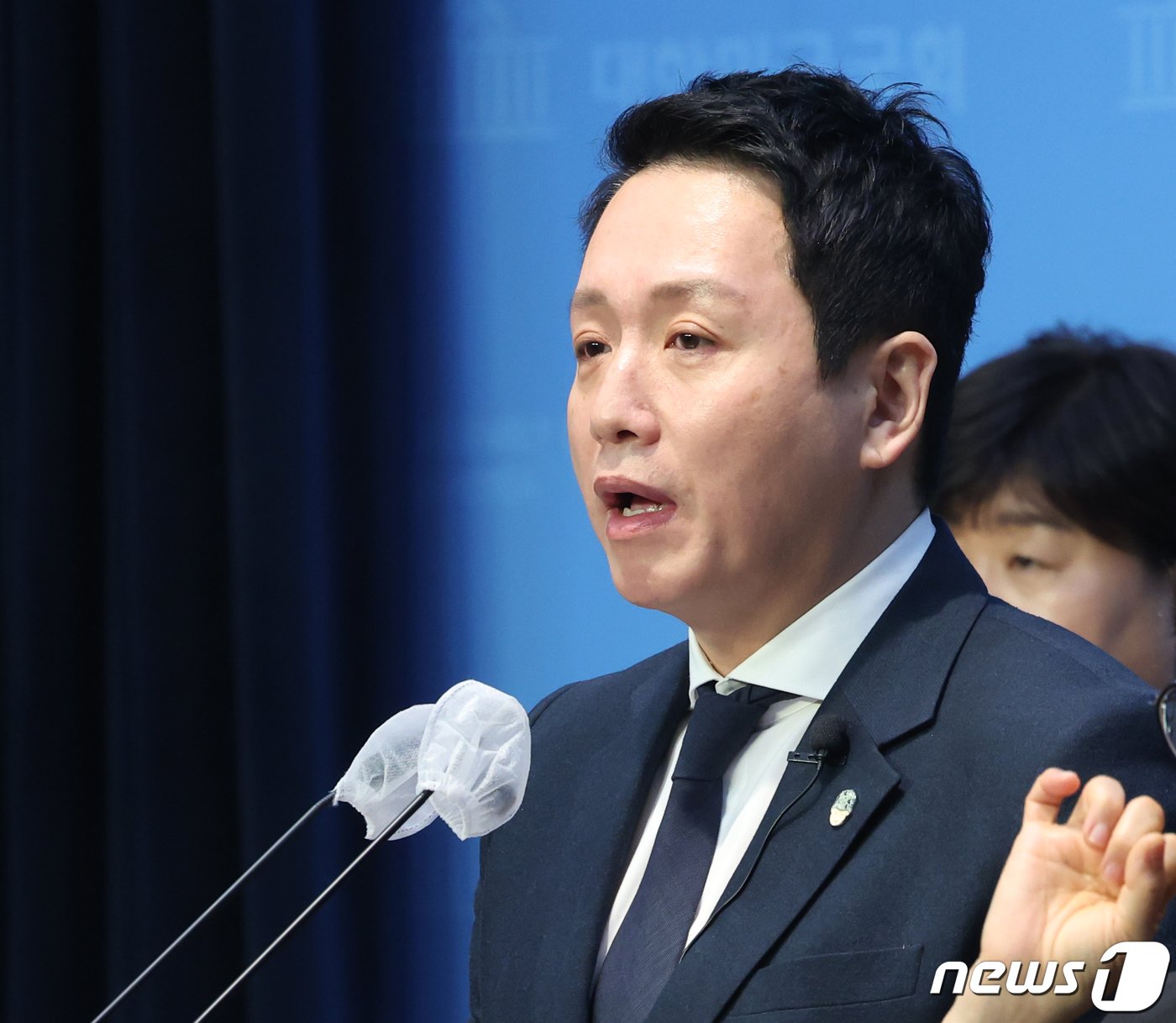 본문 이미지 - 임태훈 전 군인권센터 소장이 4일 서울 여의도 국회 소통관에서 야권 비례대표 위성정당인 더불어민주연합의 비례대표 후보 지원 기자회견을 하고 있다. 2024.3.4/뉴스1 ⓒ News1 송원영 기자