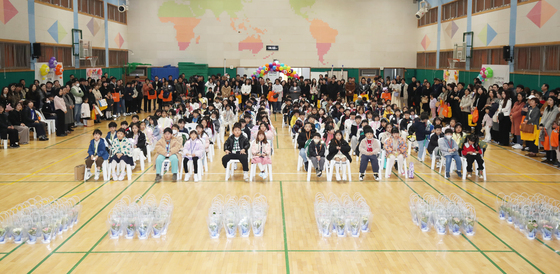 충북 초교 입학생 1만명 첫 붕괴…학교 19곳 '신입생 0명'