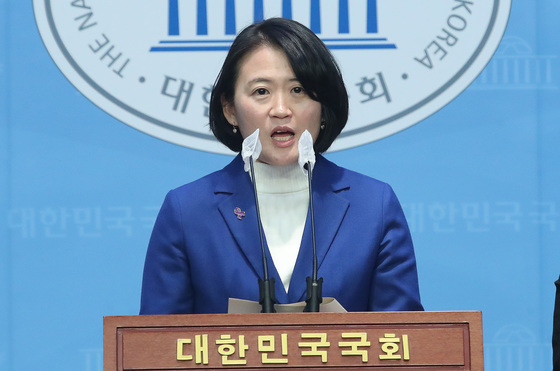 與 "野, 李대통령 이스라엘 비판 SNS정치 치부…대한민국 위상 부정"