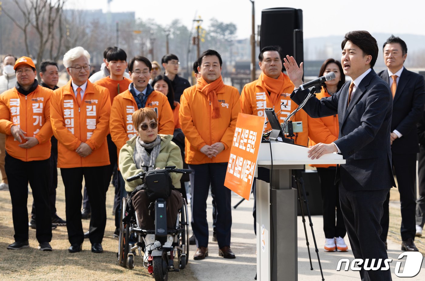 이준석 개혁신당 대표가 4일 오후 경기도 화성시 정조로 동탄호수공원에서 제22대 국회의원선거 화성을 출마 선언을 하고 있다. 2024.3.4/뉴스1 ⓒ News1 이재명 기자