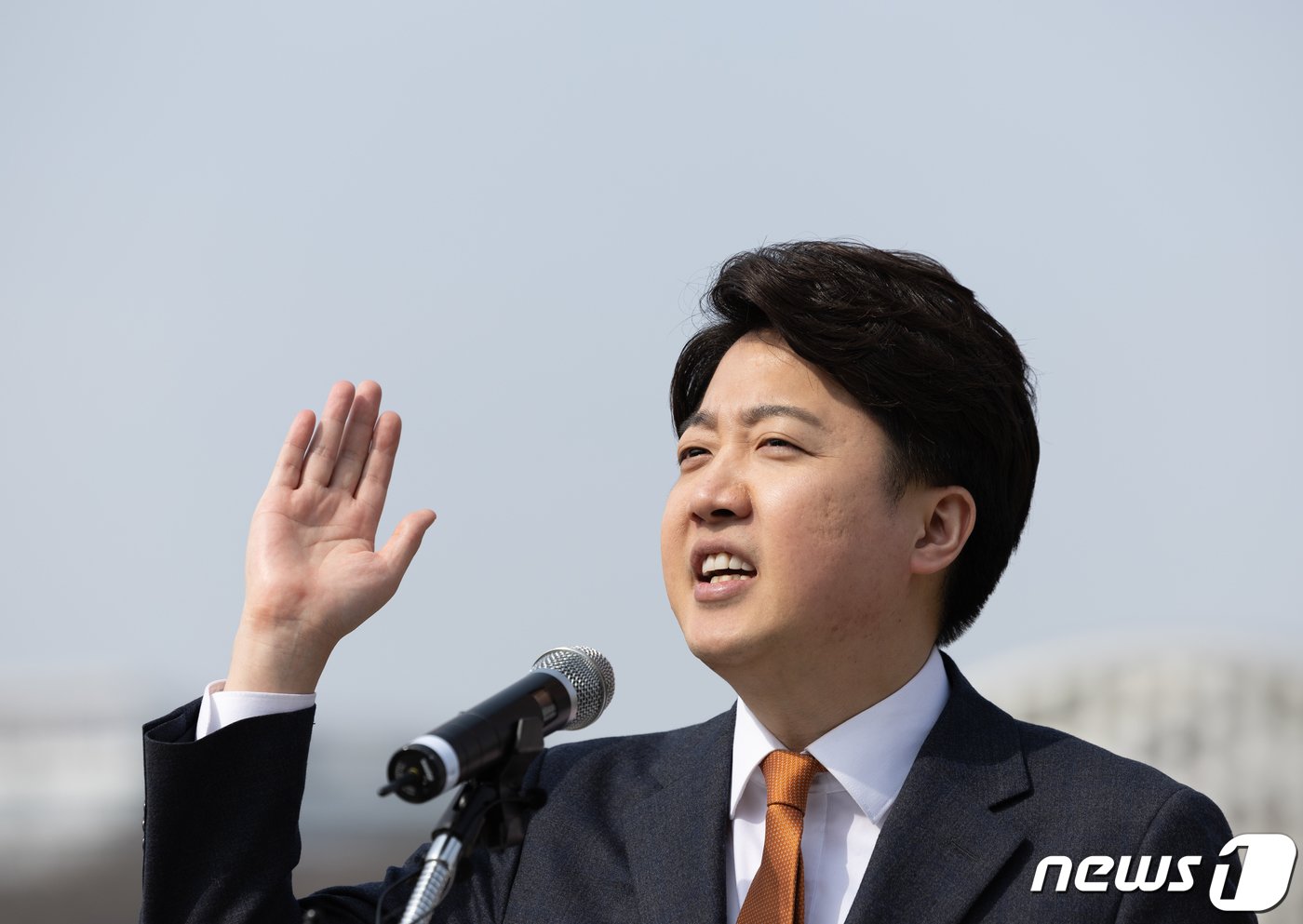 본문 이미지 - 이준석 개혁신당 대표가 4일 오후 경기도 화성시 정조로 동탄호수공원에서 제22대 국회의원선거 화성을 출마 선언을 하고 있다. 2024.3.4/뉴스1 ⓒ News1 이재명 기자