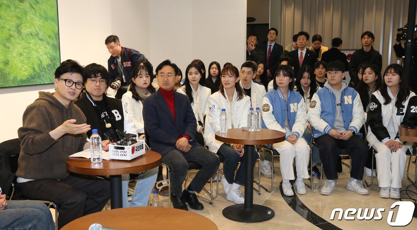 본문 이미지 - 한동훈 국민의힘 비상대책위원장이 4일 충남 천안 백석대학교 창조관에서 열린 대학생들과 간담회에서 발언하고 있다. 2024.3.4/뉴스1 ⓒ News1 김기태 기자