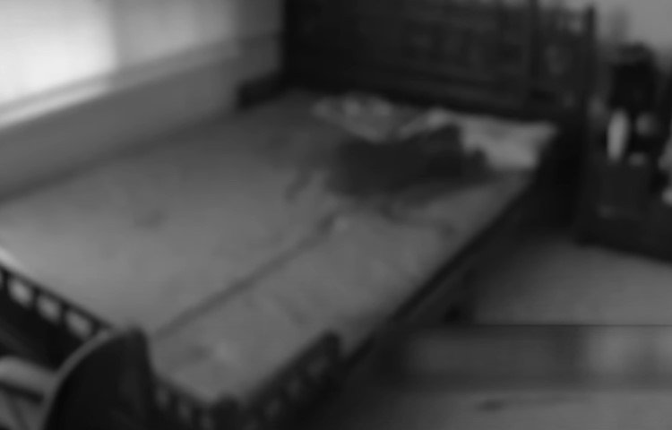 동생이 살해된 침대. &#40;MBC, 유튜브 &#39;디글&#39; 갈무리&#41;