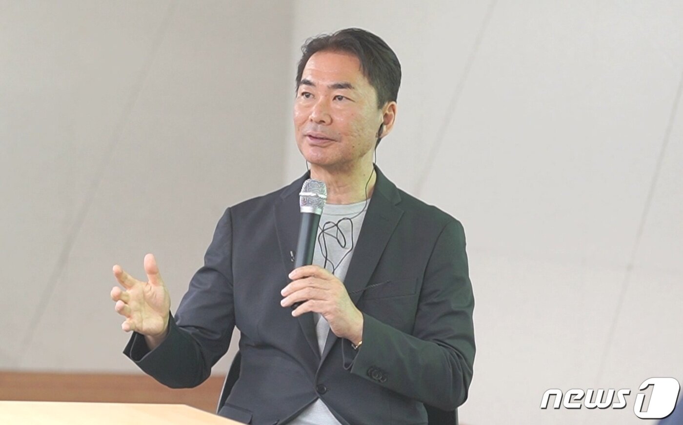 본문 이미지 - 미야자키 토루 박사가 2월 14일 서울 강남구 섬유센터에서 열린 '고양이 신장병 AIM 연구' 세미나에서 강의를 하고 있다.(모모그룹 제공) ⓒ 뉴스1