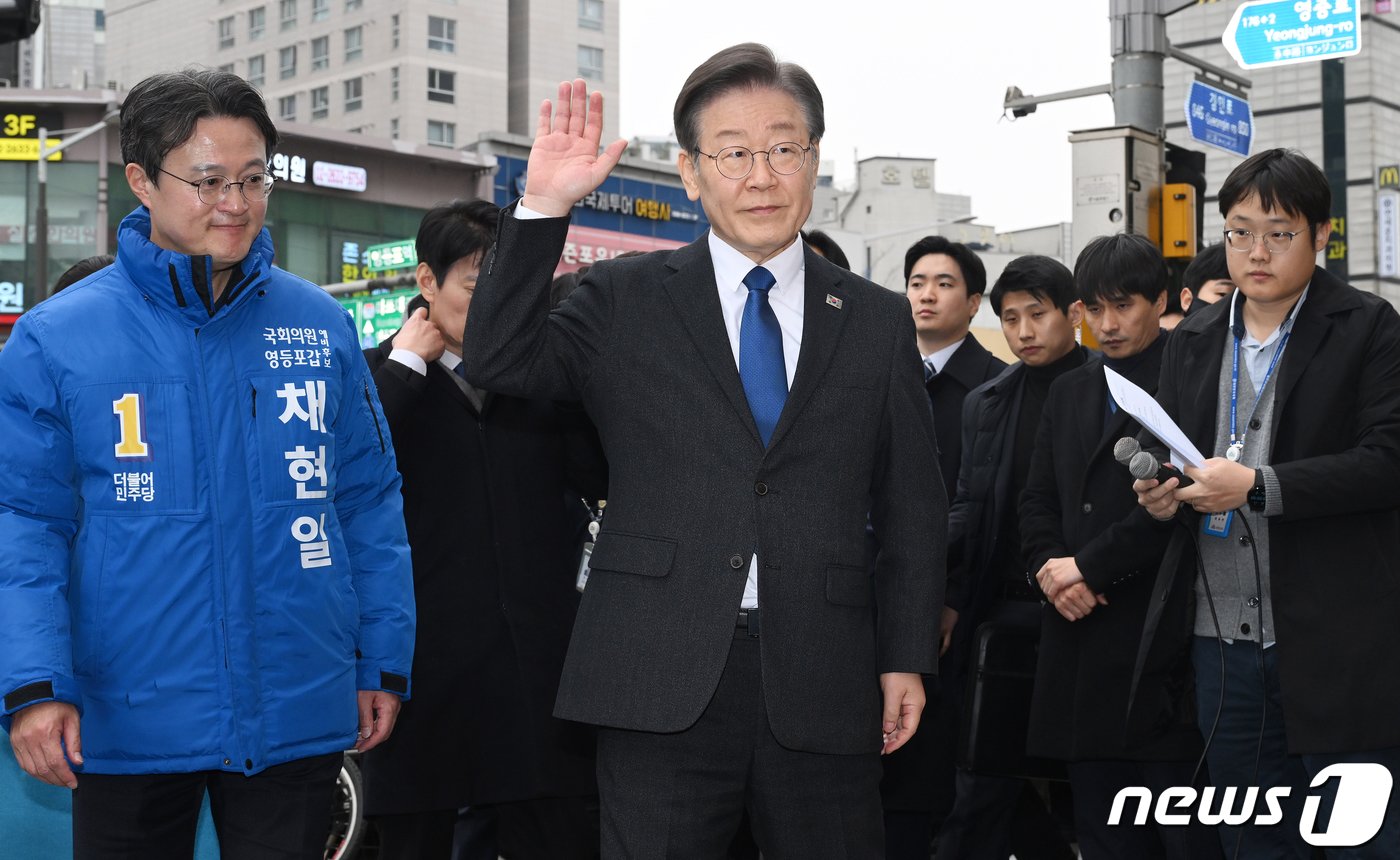 이재명 더불어민주당 대표가 5일 서울 영등포역 앞에서 긴급 현장기자회견을 하고 있다. &#40;공동취재&#41; 2024.3.5/뉴스1 ⓒ News1 ,임세영 기자