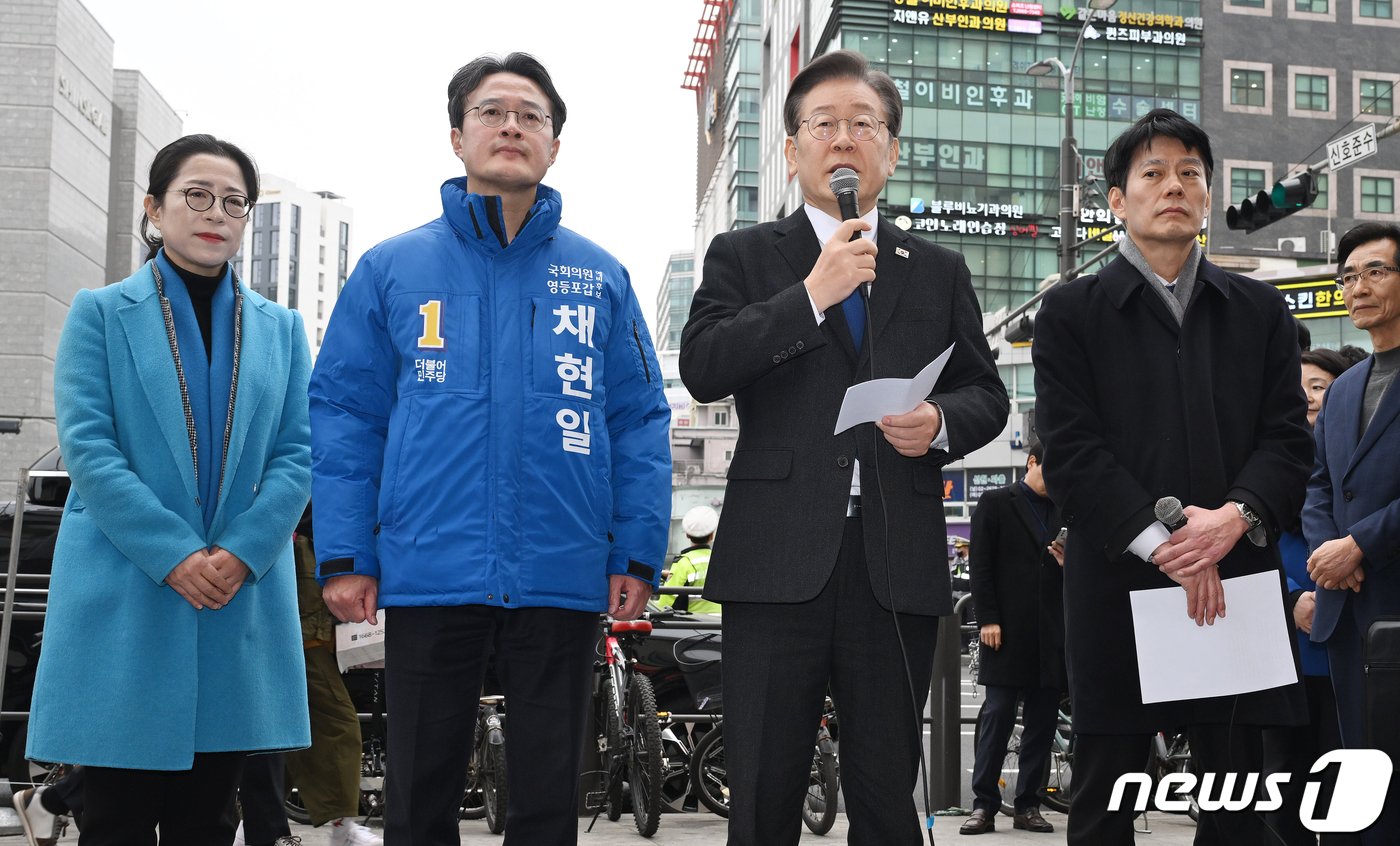 이재명 더불어민주당 대표가 5일 서울 영등포역 앞에서 긴급 현장기자회견을 하고 있다. &#40;공동취재&#41; 2024.3.5/뉴스1 ⓒ News1 ,임세영 기자