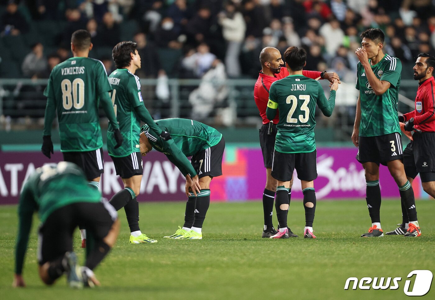 본문 이미지 - 전북과 울산의 경기 모습 ⓒ 로이터=뉴스1