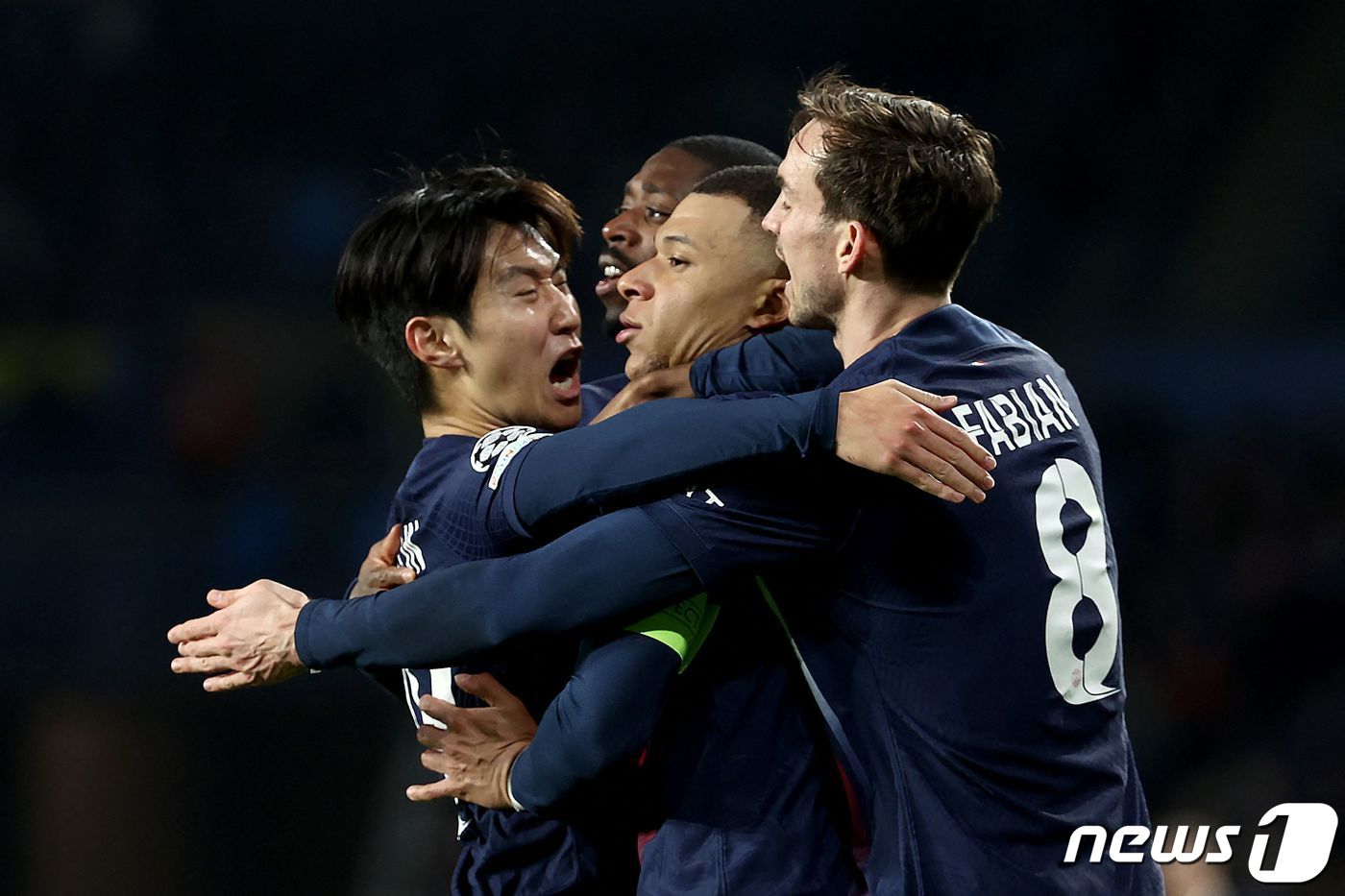 (AFP=뉴스1) = 파리 생제르맹(PSG)의 이강인이 유럽축구연맹(UEFA) 챔피언스리그(UCL)에서 생애 첫 도움을 올렸다.이강인은 6일(이하 한국시간) 스페인 산세바스티안의 …