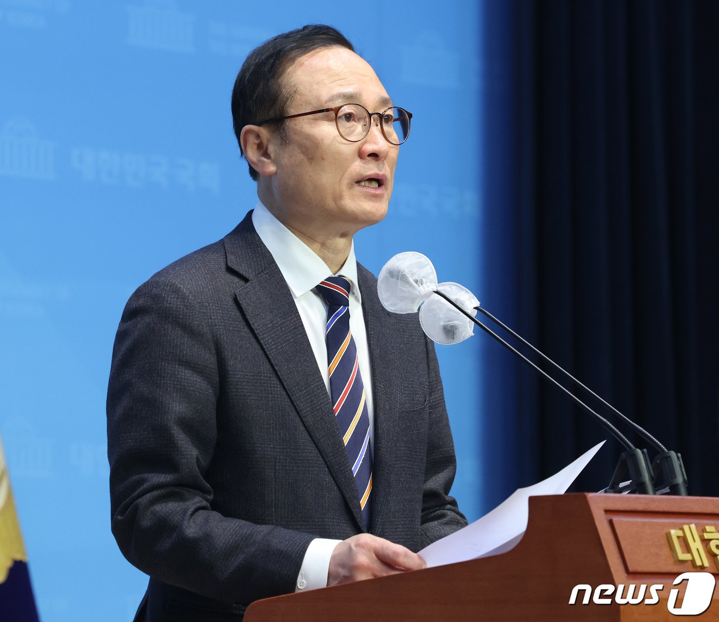 본문 이미지 - 홍영표 더불어민주당 의원이 6일 서울 여의도 국회 소통관에서 민주당 탈당 선언 기자회견을 하고 있다. 2024.3.6/뉴스1 ⓒ News1 송원영 기자