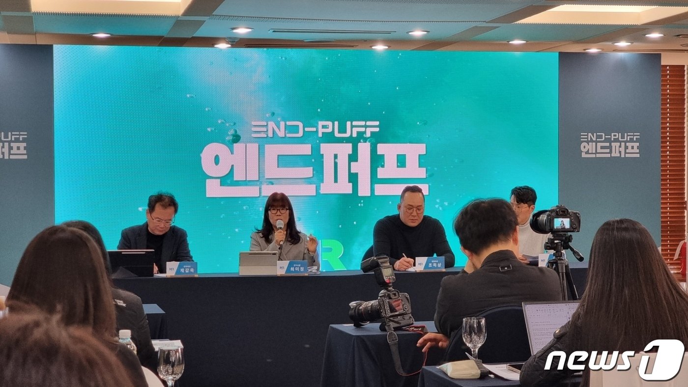 본문 이미지 - HR메디컬, 엔드퍼프 출시 기념 기자간담회 질의응답. 왼쪽부터 제갈욱 전무이사,최미정 바이오의생명공학 연구소장, 조득상 HR메디컬 대표ⓒ News1 이형진 기자