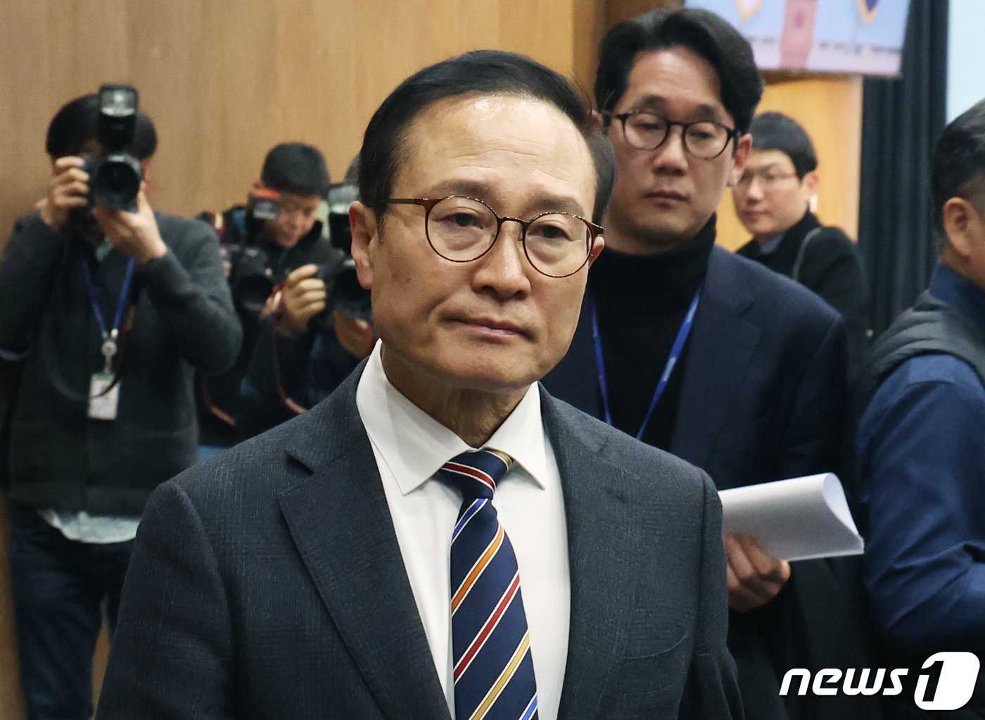 본문 이미지 - 더불어민주당 공천에서 배제된 '친문 중진' 홍영표 더불어민주당 의원이 6일 서울 여의도 국회 소통관에서 민주당 탈당 기자회견을 마치고 회견장을 나서고 있다. 2024.3.6/뉴스1 ⓒ News1 ,송원영 기자