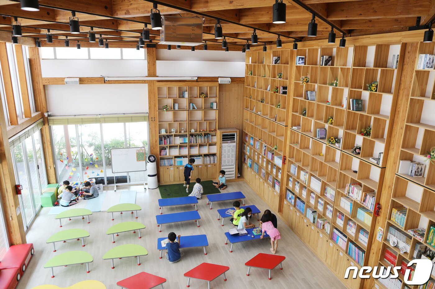본문 이미지 -   한그린 목조관 돌봄센터 내부 (산림청 제공) /뉴스1