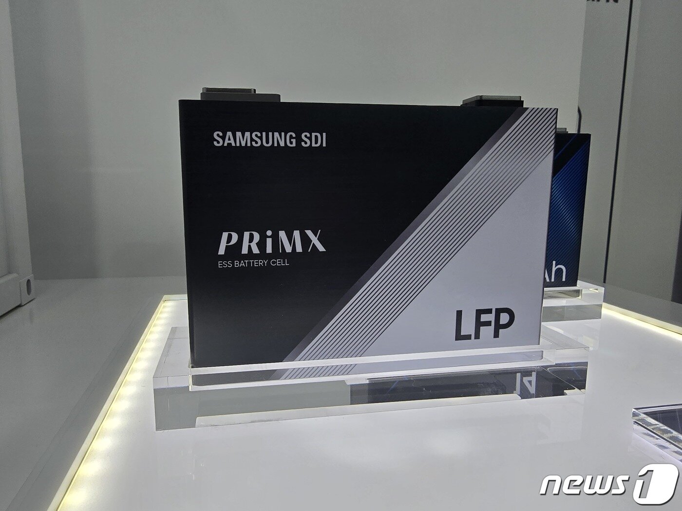 본문 이미지 - 삼성SDI가 인터배터리 2024에서 공개한 에너지저장장치(ESS)용 각형 LFP 배터리 모형. 2024. 3. 6./뉴스1