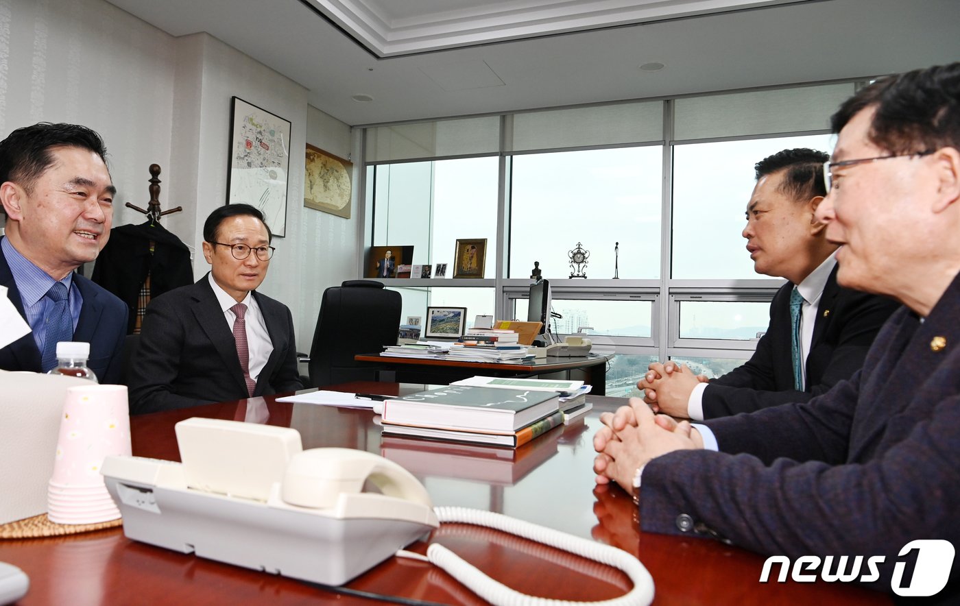 본문 이미지 - 더불어민주당을 탈당한 홍영표, 설훈, 박영순 의원과 김종민 새로운미래 공동대표가 7일 오전 서울 여의도 국회 의원회관에서 회동을 하고 있다. &#40;공동취재&#41; 2024.3.7/뉴스1 ⓒ News1 송원영 기자